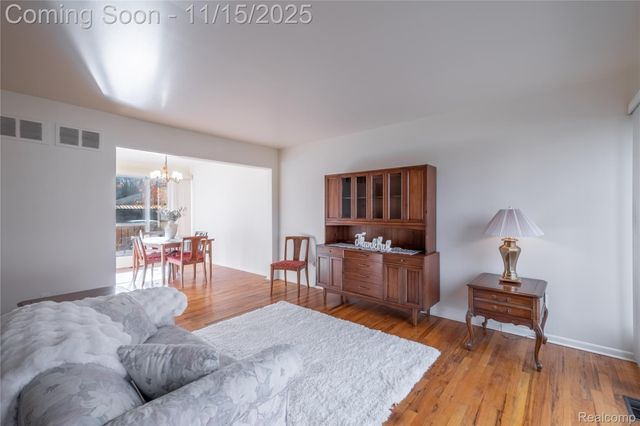 32661 5 Mile Road, Livonia, MI 48154