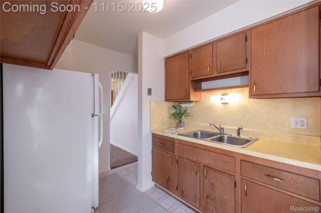 32661 5 Mile Road, Livonia, MI 48154