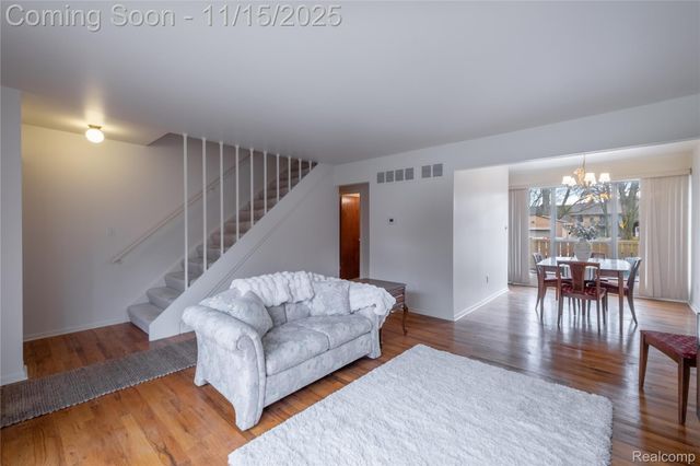 32661 5 Mile Road, Livonia, MI 48154