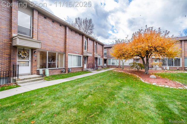 32661 5 Mile Road, Livonia, MI 48154