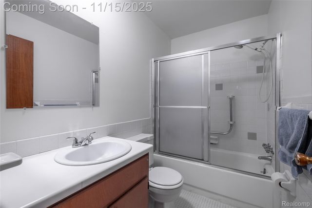 32661 5 Mile Road, Livonia, MI 48154