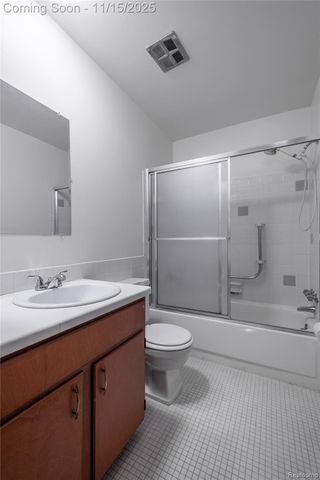 32661 5 Mile Road, Livonia, MI 48154