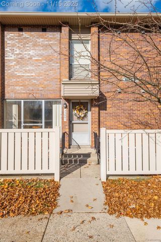 32661 5 Mile Road, Livonia, MI 48154