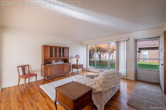 32661 5 Mile Road, Livonia, MI 48154