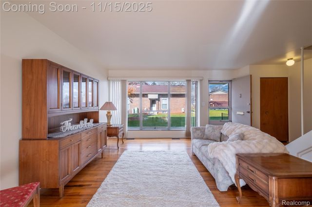 32661 5 Mile Road, Livonia, MI 48154