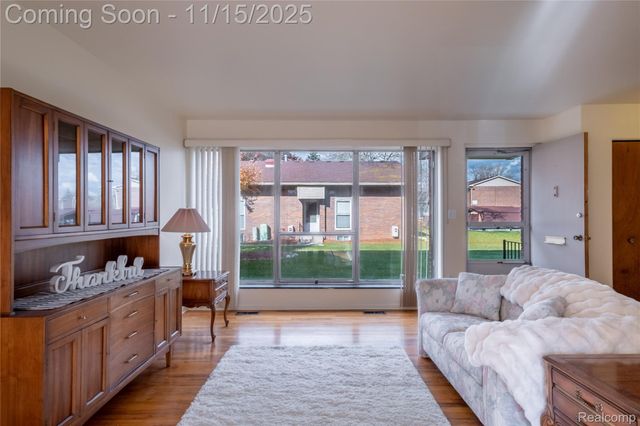 32661 5 Mile Road, Livonia, MI 48154