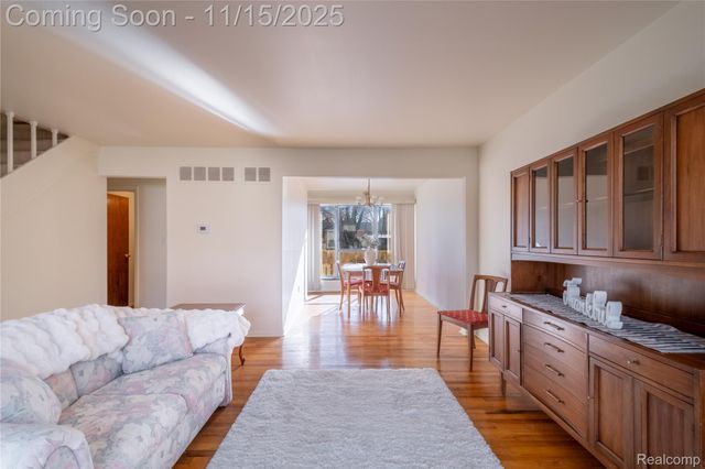 32661 5 Mile Road, Livonia, MI 48154