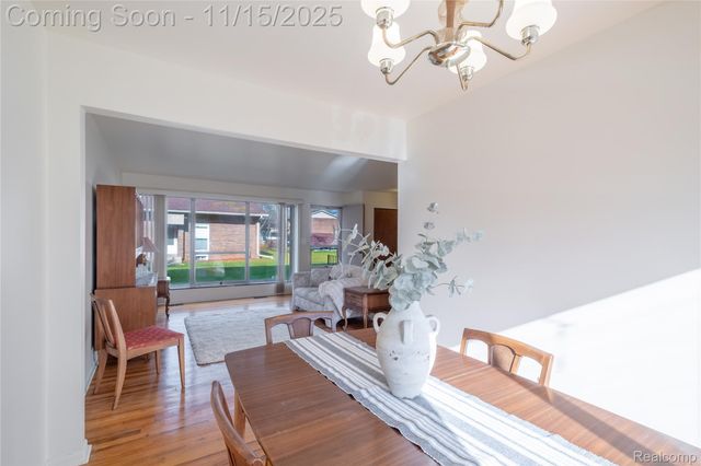 32661 5 Mile Road, Livonia, MI 48154