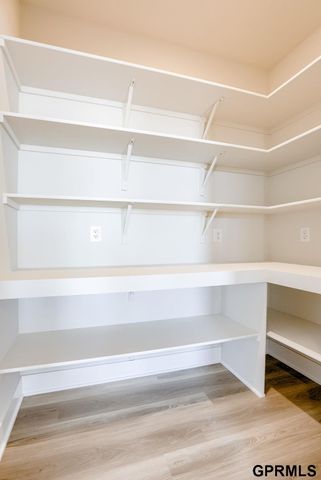 18483 Robin Circle, Omaha, NE 68136