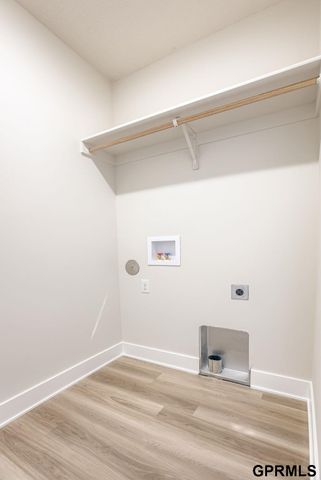 18483 Robin Circle, Omaha, NE 68136