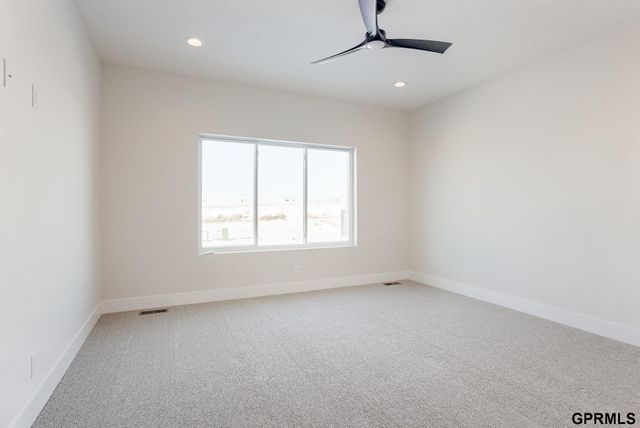 18483 Robin Circle, Omaha, NE 68136