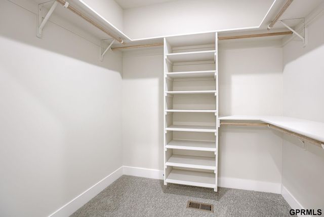 18483 Robin Circle, Omaha, NE 68136