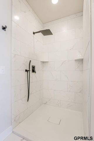 18483 Robin Circle, Omaha, NE 68136