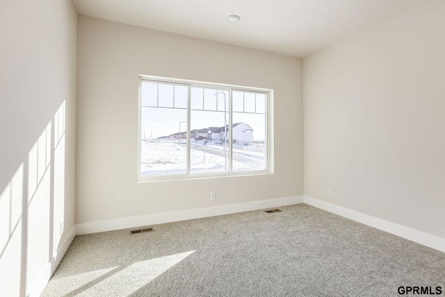 18483 Robin Circle, Omaha, NE 68136