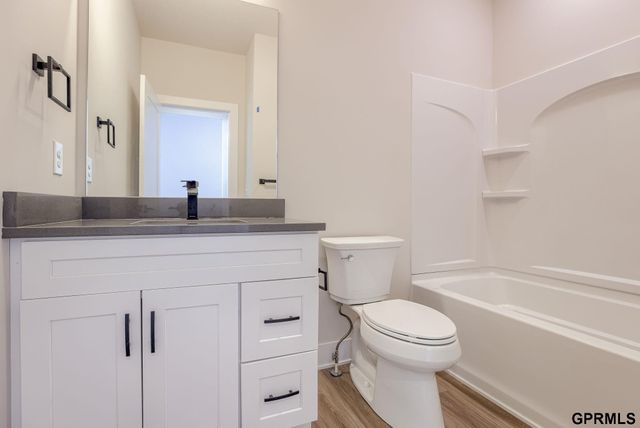 18483 Robin Circle, Omaha, NE 68136