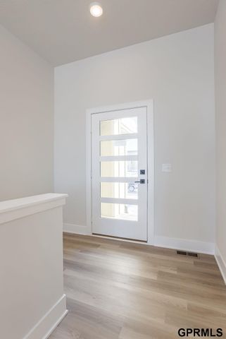 18483 Robin Circle, Omaha, NE 68136