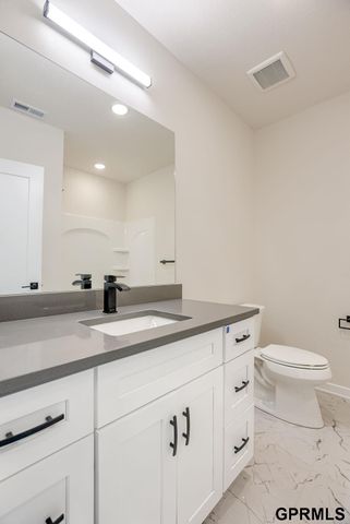 18483 Robin Circle, Omaha, NE 68136