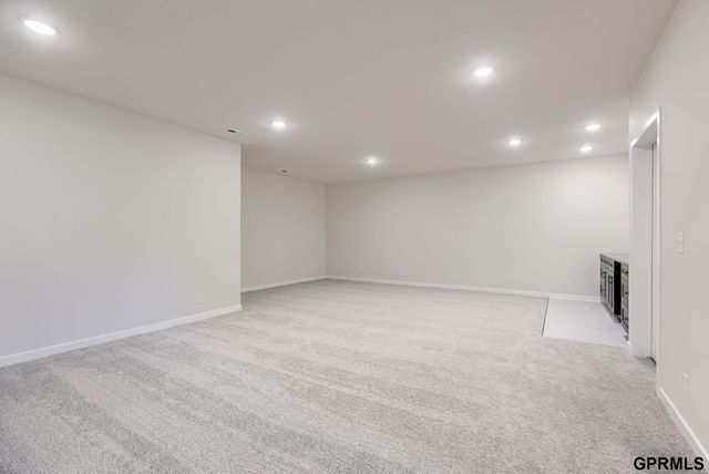 18483 Robin Circle, Omaha, NE 68136