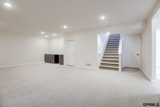 18483 Robin Circle, Omaha, NE 68136