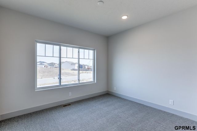 18483 Robin Circle, Omaha, NE 68136