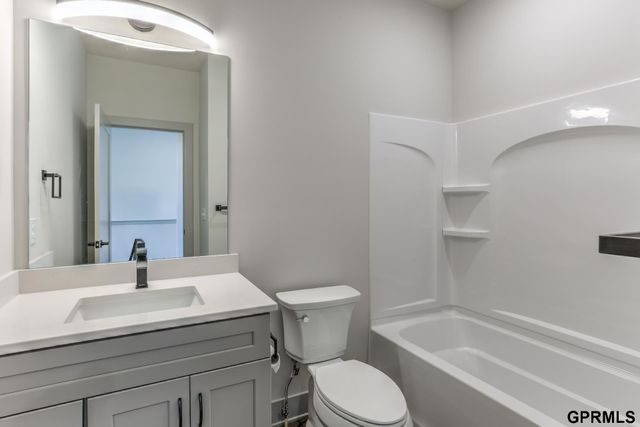 18483 Robin Circle, Omaha, NE 68136