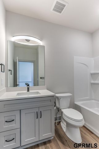 18483 Robin Circle, Omaha, NE 68136