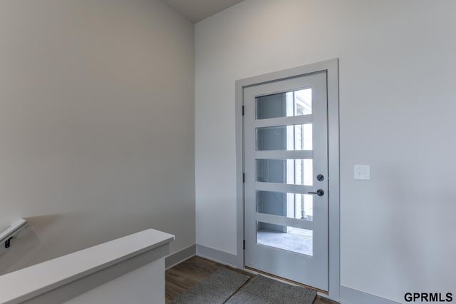 18483 Robin Circle, Omaha, NE 68136