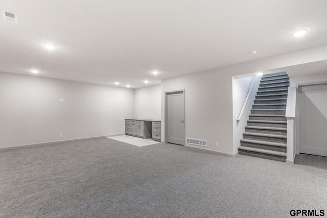 18483 Robin Circle, Omaha, NE 68136