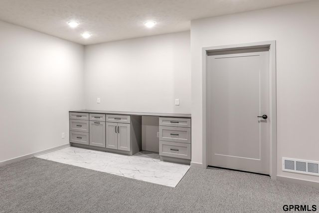 18483 Robin Circle, Omaha, NE 68136