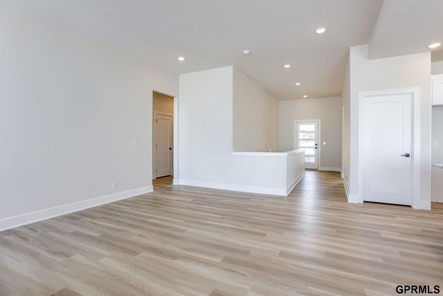 18483 Robin Circle, Omaha, NE 68136