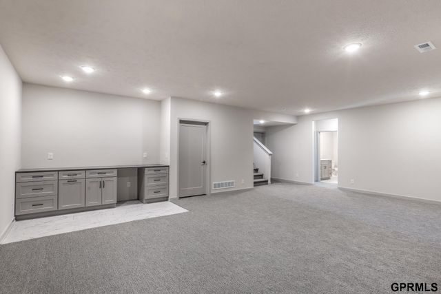 18483 Robin Circle, Omaha, NE 68136