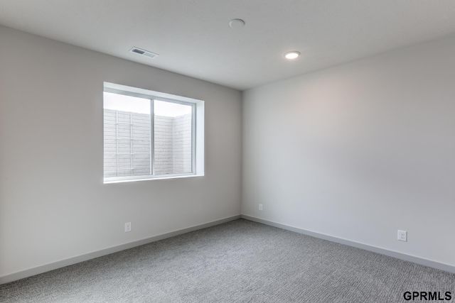 18483 Robin Circle, Omaha, NE 68136