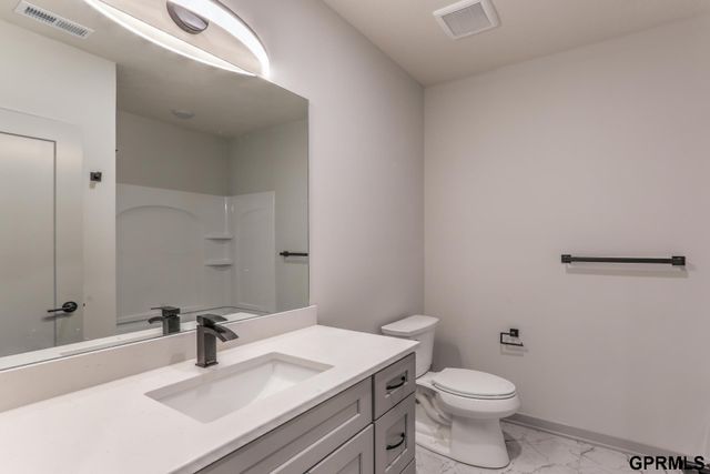 18483 Robin Circle, Omaha, NE 68136