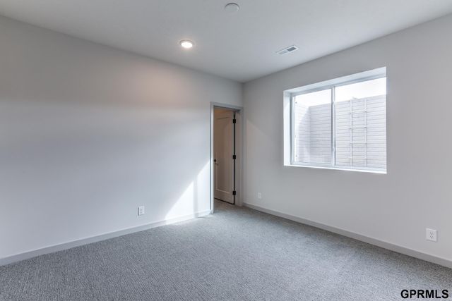 18483 Robin Circle, Omaha, NE 68136