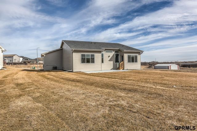 18483 Robin Circle, Omaha, NE 68136