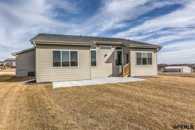 18483 Robin Circle, Omaha, NE 68136