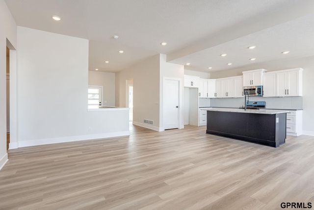 18483 Robin Circle, Omaha, NE 68136