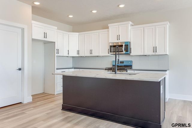 18483 Robin Circle, Omaha, NE 68136