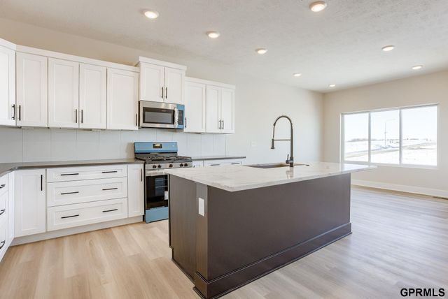 18483 Robin Circle, Omaha, NE 68136