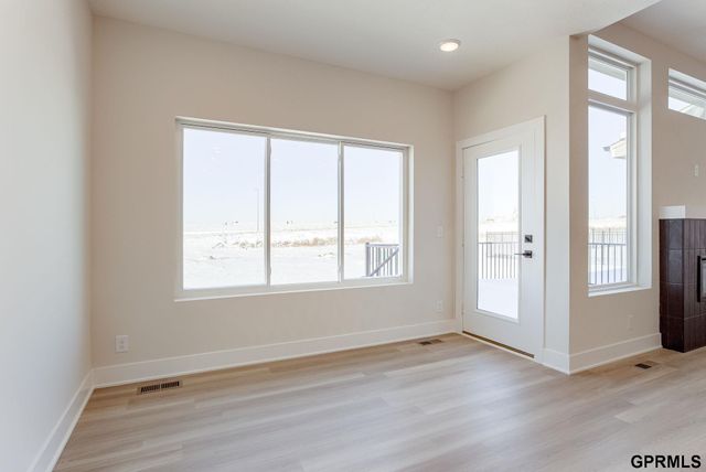 18483 Robin Circle, Omaha, NE 68136