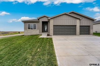 18483 Robin Circle, Omaha, NE 68136