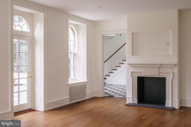 422 W CHESTNUT HILL AVE, Philadelphia, PA 19118