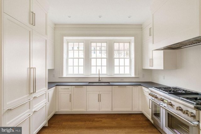 422 W CHESTNUT HILL AVE, Philadelphia, PA 19118