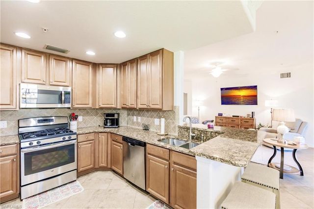 3157 Aviamar CIR 102, Naples, FL 34114