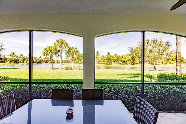 3157 Aviamar CIR 102, Naples, FL 34114