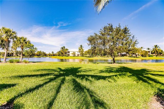 3157 Aviamar CIR 102, Naples, FL 34114