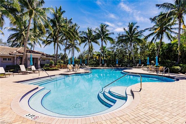 3157 Aviamar CIR 102, Naples, FL 34114
