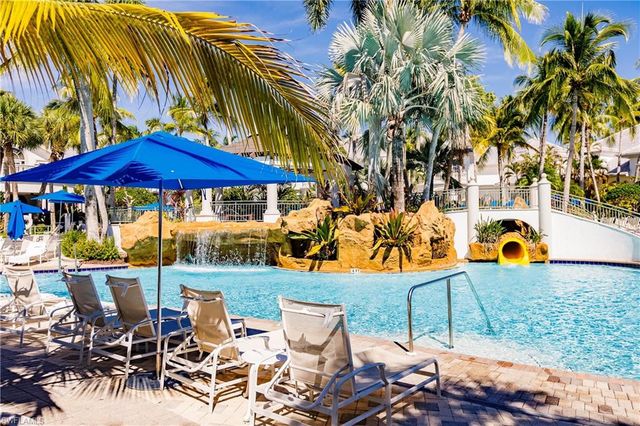 3157 Aviamar CIR 102, Naples, FL 34114