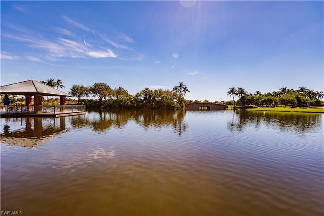 3157 Aviamar CIR 102, Naples, FL 34114