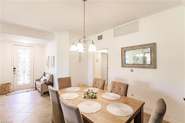 3157 Aviamar CIR 102, Naples, FL 34114